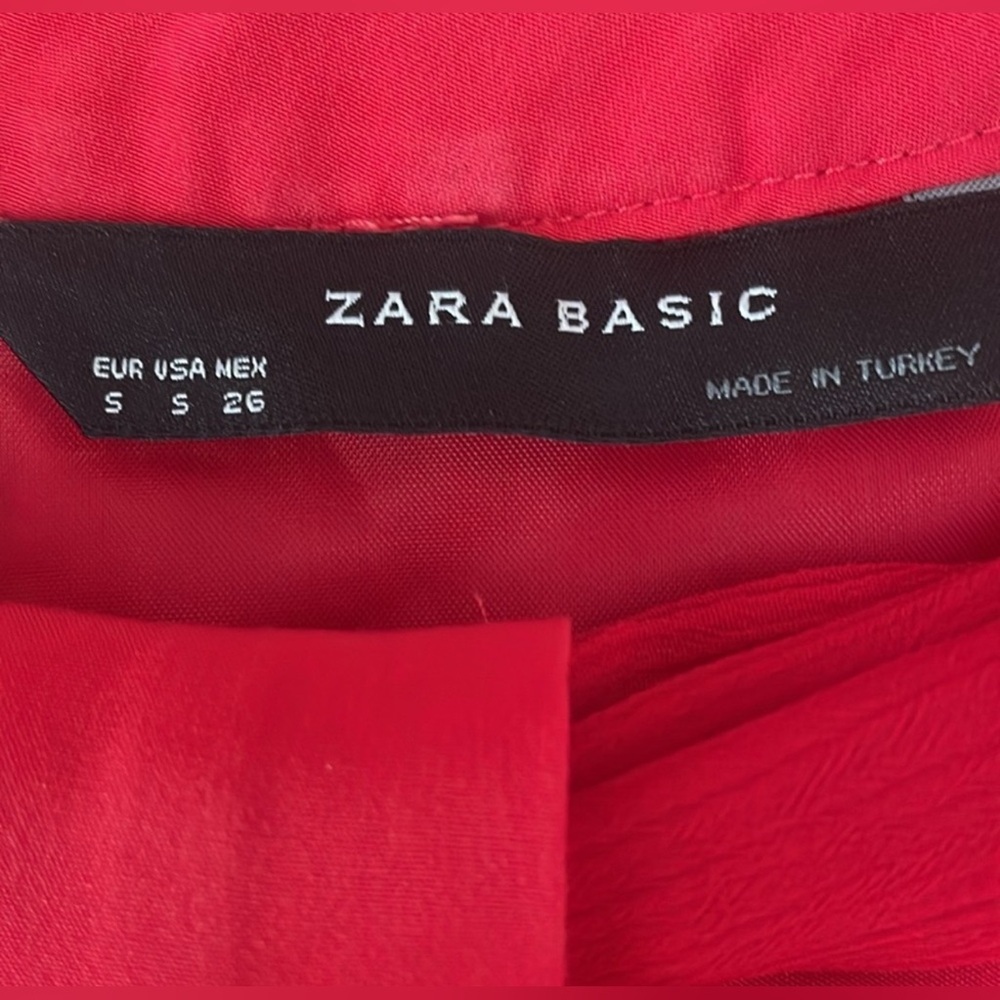 EUC Zara Halter Blouse Red Sleeveless
High Neck Pleated With Tie Top Size S - Picture 4 of 4